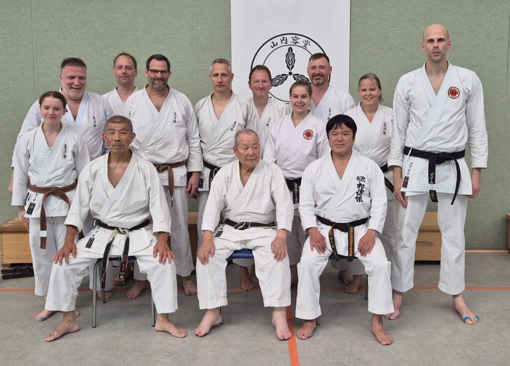 Die Grevener Karateka mit den japanischen Sensei
